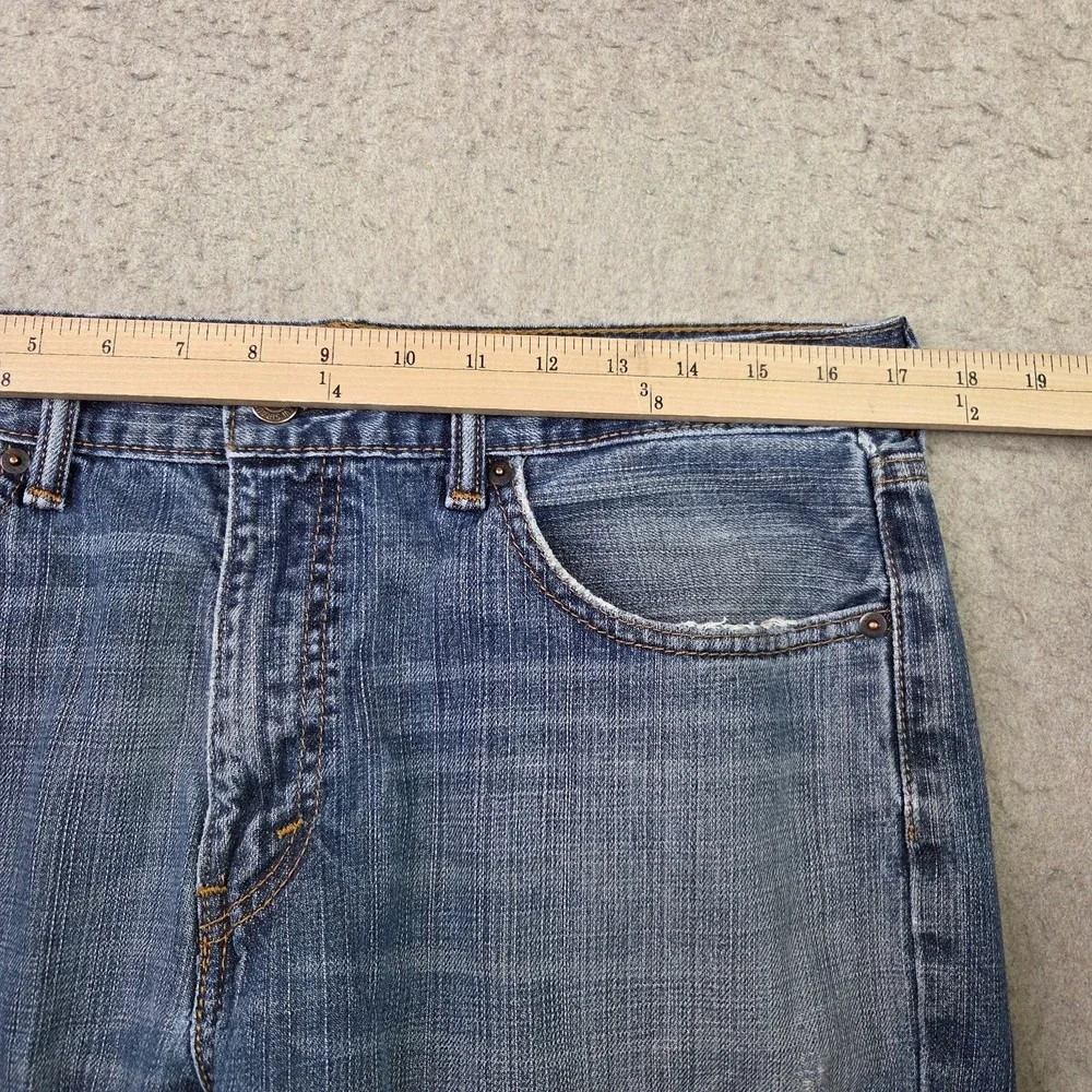 Levi's 559 Jeans Men's Size 34x32 Blue Fade Denim Straight Leg Fit‎ Distressed